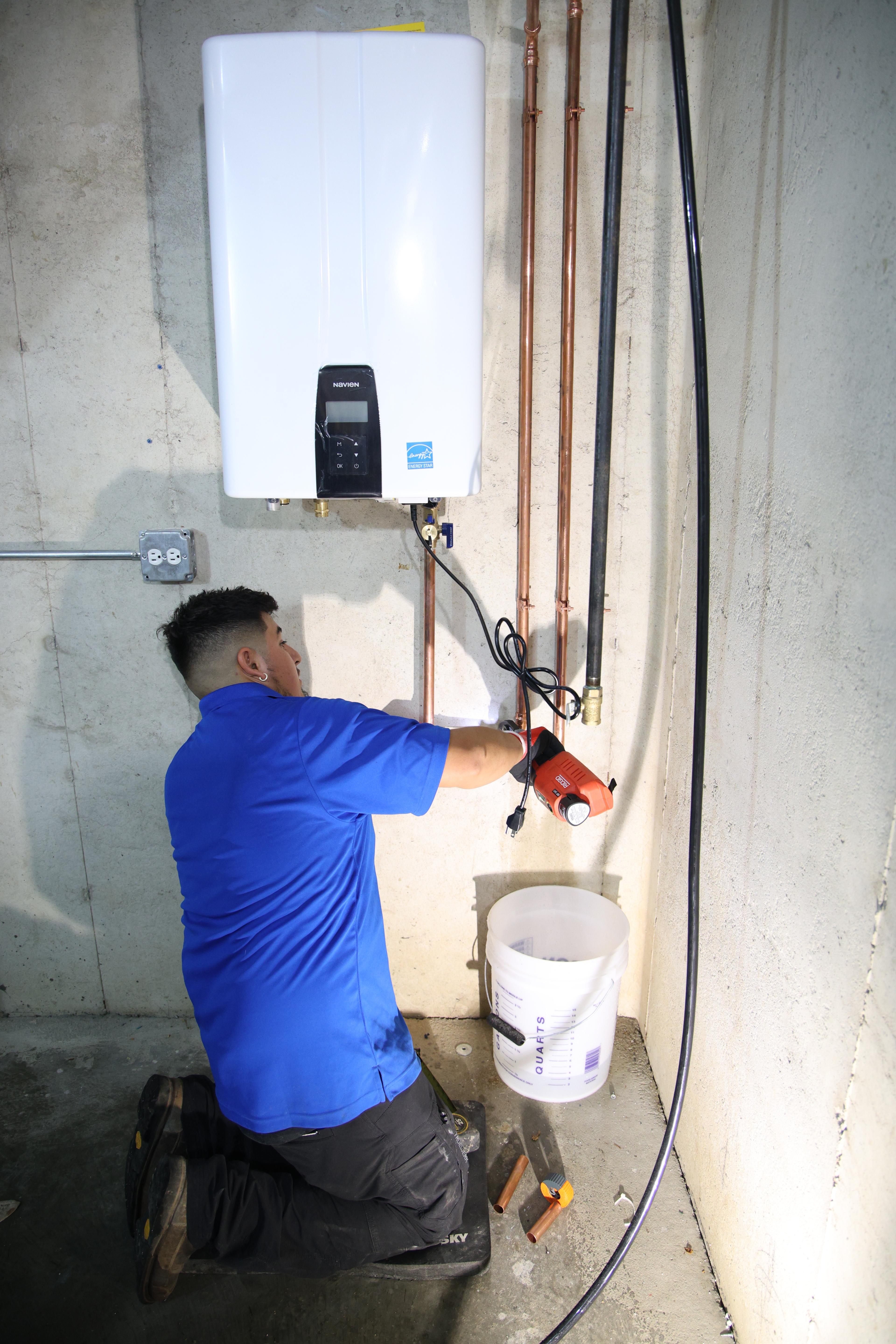 Choosing the Right Water Heater for Your Evanston Home: Continuous vs. Traditional