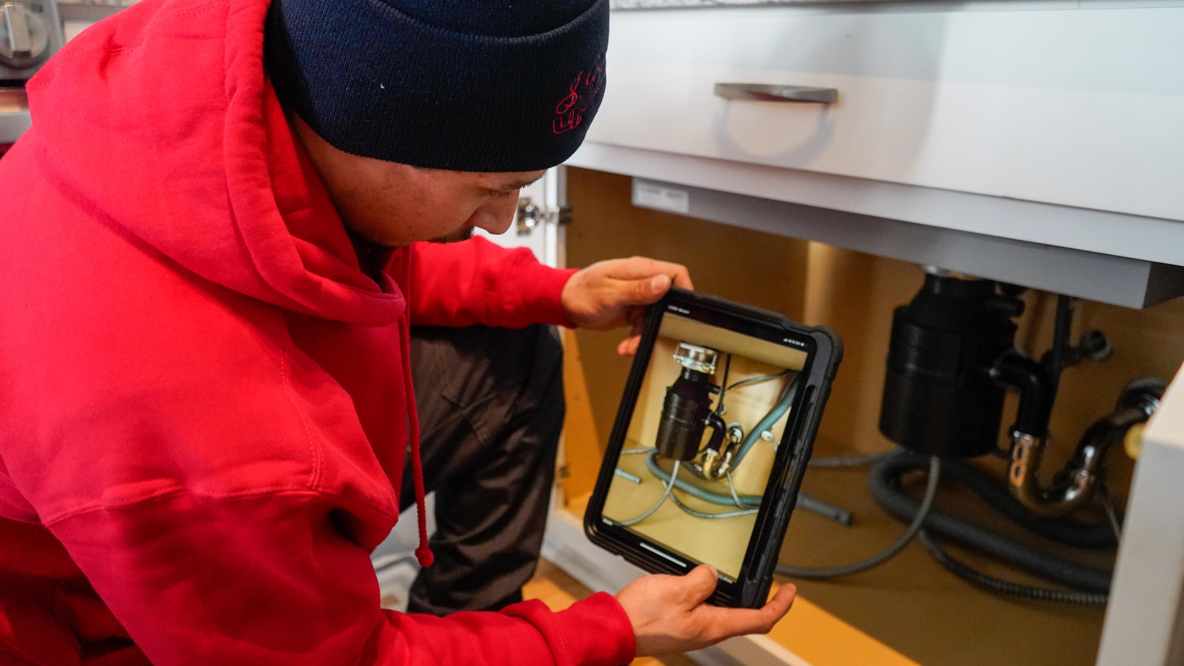7 Signs Your Garbage Disposal Needs Repair or Replacement in Chicago’s North and Northwest Side